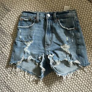 Abercrombie and fitch high rise mom Jean Short. Size 24